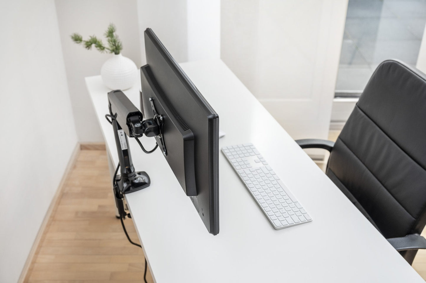 Vantage Office Monitor Arm Black D0280001