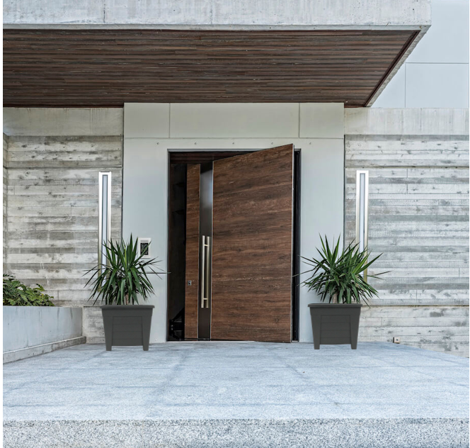 Fixtures Grosvenor Square Planter Black / Ebony 27cm