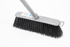 Stiff Slvr Broom & Handle 103137