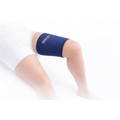 Deflecto Reusable Cool and Heat Sleeve for Thighs Large Blue DEFCS-LG