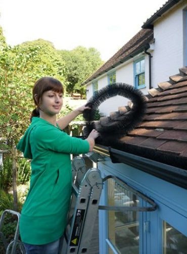 Hedgehog Black Gutter Brush 4m x 100mm